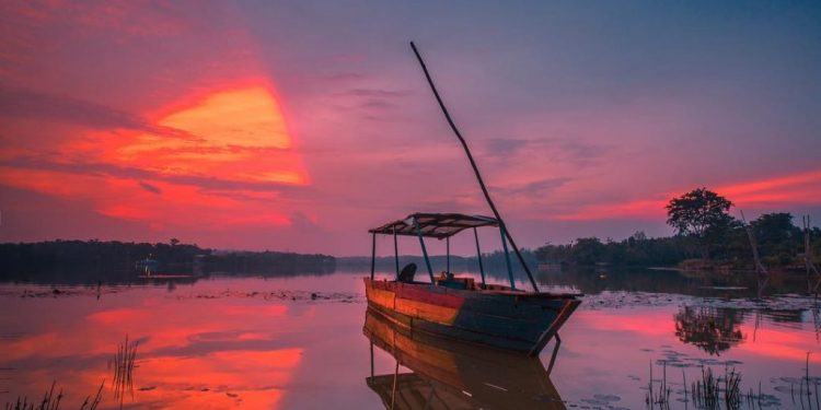 Enjoy the Beauty of Lembah Sari Lake