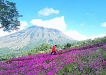 Mount Inerie, the Most Popular Peaks in Indonesia