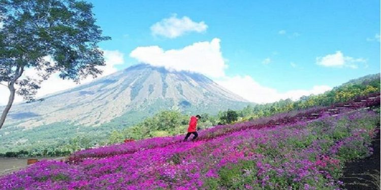 Mount Inerie, the Most Popular Peaks in Indonesia