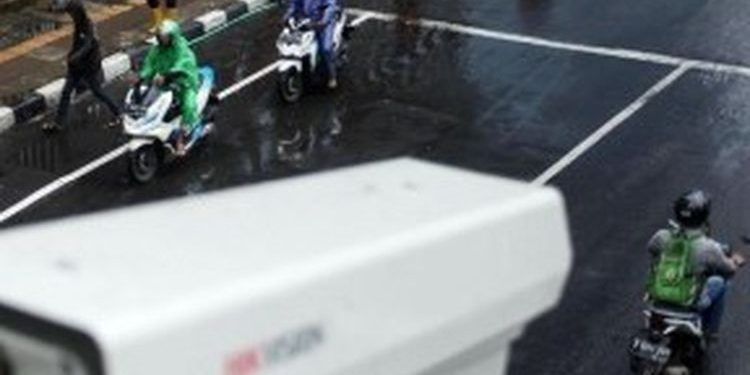 Authorities in Bali are Starting to Put Up Traffic Cameras to Implement the Electronic Traffic Law Enforcement