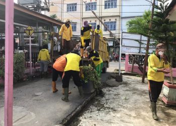 With the Resort Police, the Environmental and Sanitation Service of Indragiri Hilir Carry Out Mutual Cooperation