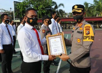 Resolve Cases, The Indragiri Hilir Police Chief Gives Awards