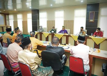 Regent of Indragiri Hilir Holds a Work Meeting Before Ramadan