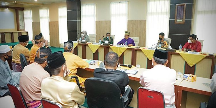 Regent of Indragiri Hilir Holds a Work Meeting Before Ramadan