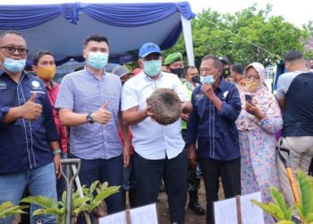 The Siak Regent Encourages Cultivation of Porang Plants to Improve Community Economy