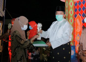 The Regent of Siak and Wife Attended the XX STQ Closing Ceremony for the Tualang District Level in 2021