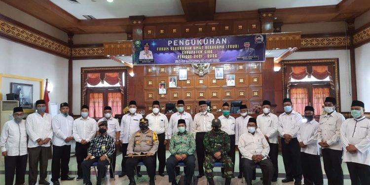 The Siak Regent Inaugurates the Management of the Siak Regency Religious Harmony Forum 2021-2026