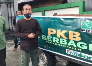 During Ramadhan, the National Awakening Party Distributing Iftar Food