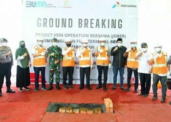 The Regent and Deputy Regent of Indragiri Hilir Put the First Stone in the Construction of the BBM Fuel Terminal