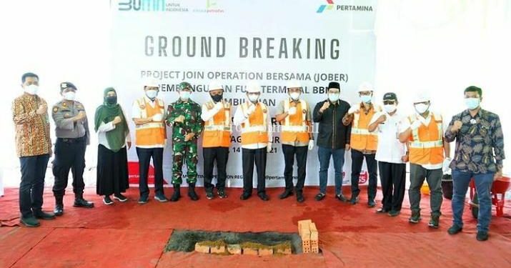 The Regent and Deputy Regent of Indragiri Hilir Put the First Stone in the Construction of the BBM Fuel Terminal