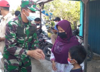 Dandim Indragiri Hilir and the Vioni Brothers Foundation Share Takjil on Kartini Day