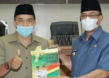 Deliver the Accountability Statement Report, the Regent of Indragiri Hilir Calling the Regency Government to Strive to Increase local Revenue