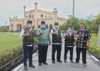 Yudha Mediawan Visits the Indoor Steel Water Management Installation Building in Siak
