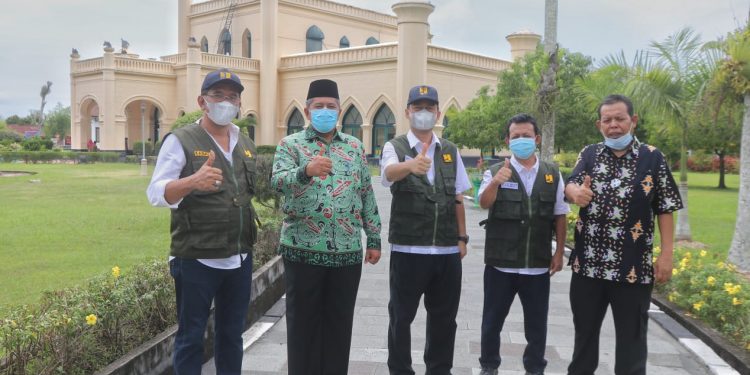 Yudha Mediawan Visits the Indoor Steel Water Management Installation Building in Siak