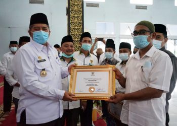 The Regent of Siak Start the Ramadan Safari at the Baiturrahman Bungaraya Mosque