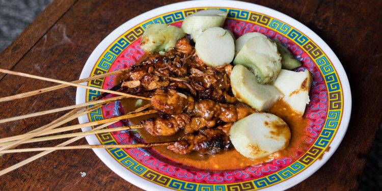 5 Must-try Dishes in Indonesia