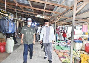 While Hold a Ramadan Safari to Sapat, Deputy Regent of Indragiri Hilir Observes Markets and Ports