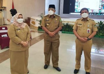 The Regent of Siak Attends a Meeting with President Jokowi in Pekanbaru