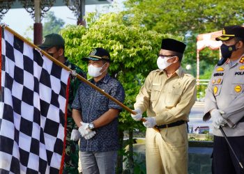 To Stop the Spread of Covid-19, the Siak Regency Government Sprayed Disinfectants Simultaneously throughout Siak Regency