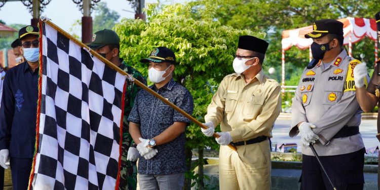 To Stop the Spread of Covid-19, the Siak Regency Government Sprayed Disinfectants Simultaneously throughout Siak Regency