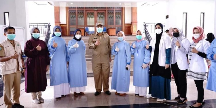 Regent Alfedri Monitors Mass Injections of Covid-19 Vaccine