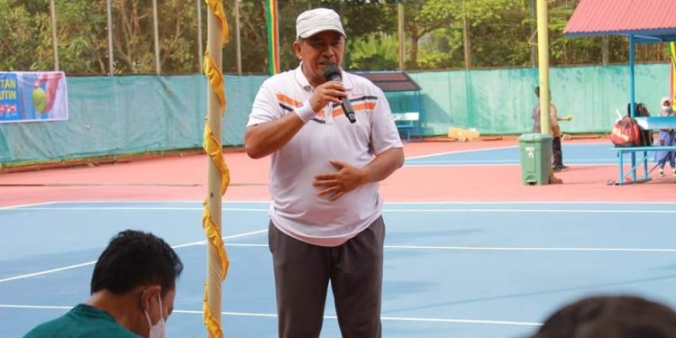 The Regent of Siak Opens Friendly Tennis Match