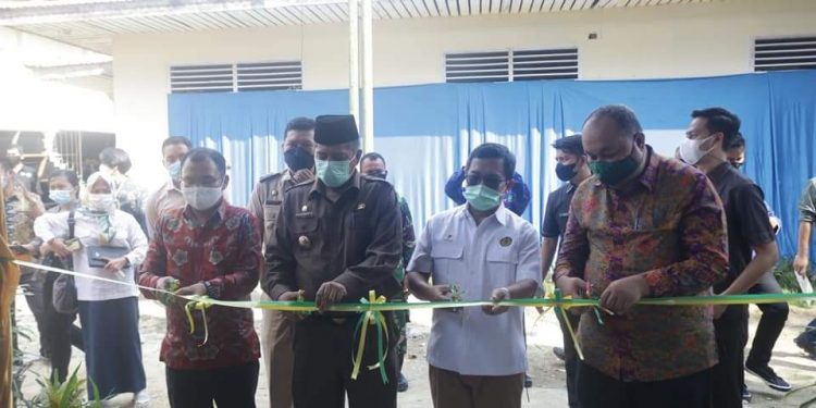 Helping Communities Overcome Waste Problems, the Regent of Siak Inaugurates Waste Bank in Minas