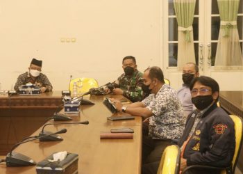 Regional Secretary of Siak Arfan Regency Participates in Virtual Coordination Meeting on Development of Micro PPKM Implementation with the Chairperson of KPC-PEN
