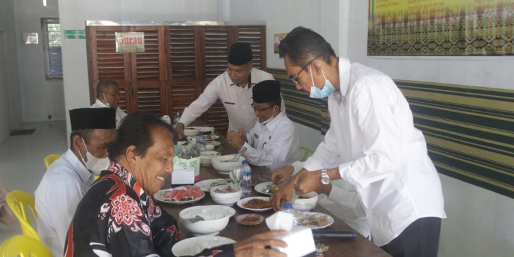 Regional Secretary Arfan Inauguration the Bengkalis Siak Buffet Restaurant in Siak