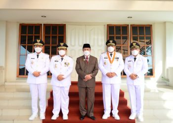 Today, the Regent and Deputy Regent of Siak Inaugurated by the Governor of Riau