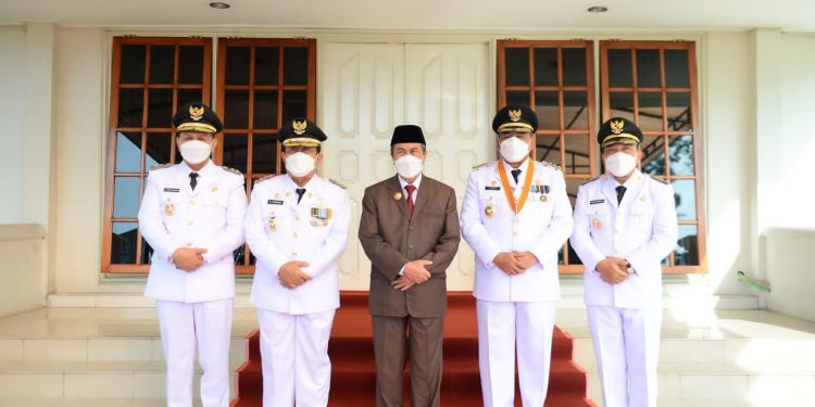 Today, the Regent and Deputy Regent of Siak Inaugurated by the Governor of Riau