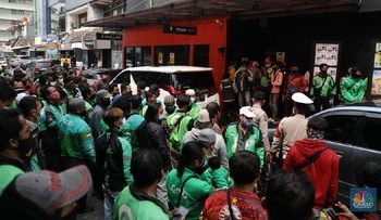 The Indonesian BTS ARMY Initiated Fundraising for Gojek Drivers