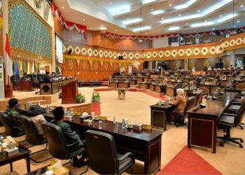 Although it Was Postponed, the Plenary Meeting of the Riau Regional House of Representatives was Held with a Number of Agendas