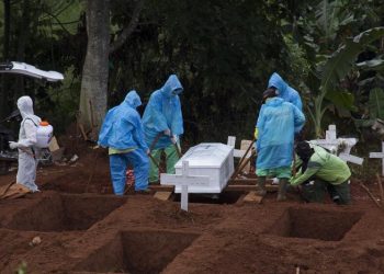 Too Many Lives Lost to the Covid-19 Pandemic, Indonesia Holds Moment of Silence