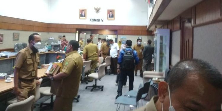Commission IV of the Regional House of Representatives of Riau Holds a Hearing Meeting with the Public Works and Public Housing Service