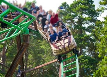 Roller Coaster di Taman Petualangan Landmark Keluar Jalur, Dua Anak Alami Luka Berat