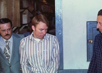 Sebuah Bus Sekolah Berisi 25 Anak dan Seorang Sopir, Diculik Oleh Tiga Pria Bertopeng, Semuanya Dikubur Hidup-Hidup