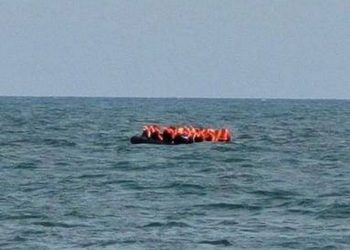 Seorang Pria Meninggal Setelah Diselamatkan Dari Kapal Migran yang Tenggelam di Selat Inggris