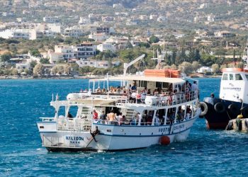 Kapal Wisata Inggris Tenggelam di Pulau Yunani