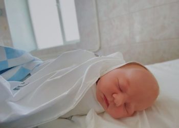 Seorang Ibu dan Bayinya Dilempar Keluar Dari Jendela Rumah Sakit