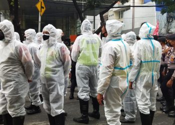 Pakai APD, Polisi Siap Bubarkan Demonstran WN Afghanistan di Kebon Sirih