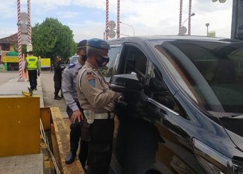 Polisi Dilaporkan Telah Memeras Para Pelancong yang Melewati Pelabuhan Gilimanuk