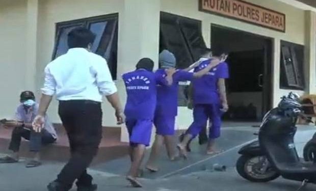 Cekcok hingga Bahwa Kabur Motor Teman saat Pesat Miras, 3 Pemuda Digelandang Polisi ke Sel Tahanan