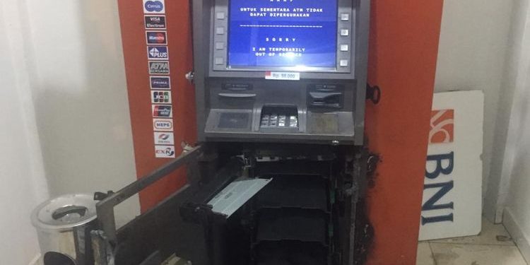 Berhasil Bobol ATM Bernilai Ratusan Juta, Pemuda Ini  Beli Mobil BMW Secara Tunai