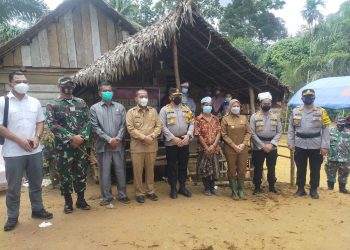 Kunker ke Inhu, Kapolda Riau Tinjau Vaksinasi Suku Talang Mamak