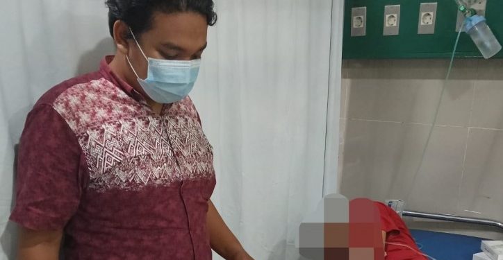 Ngenes Banget! Berusaha Melerai Pertikaian, Anggota LSM Justru Kena Tusuk Sampai Bersimbah Darah