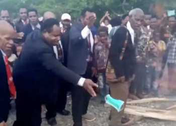 Para Pemimpin Gereja di Papua Dianggap Anti Pemerintah Karena Terekam Kamera Membakar Masker dan Botol Vaksin
