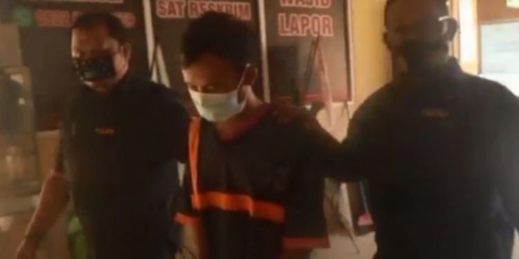 Gara-gara Cerai Dengan Istri, Ayah di Labuhanbatu Paksa Anak Isap Rokok