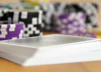 Oknum Kepala Dinas dan Oknum Polisi Digrebek saat Bermain Judi Kartu Joker di Maluku