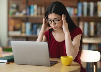 Waduh, Guru Ini Kepergok Bercinta Saat Sedang Konferensi Lewat Zoom